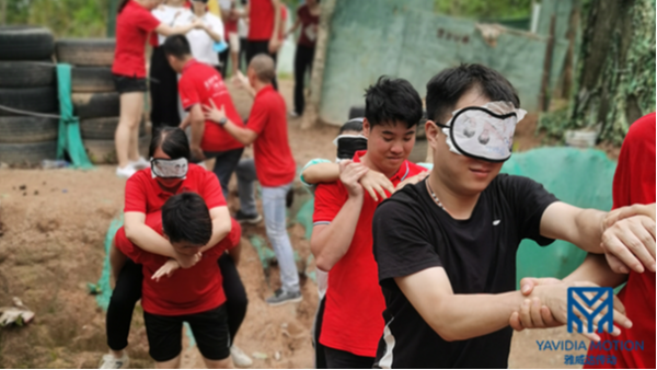 卖上银导轨的小女孩带您走进雅威达传动团建